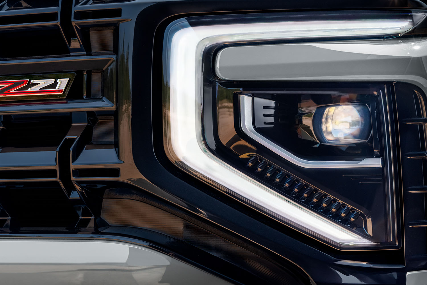 Detalle de las luces delanteras IntelliBeam LED